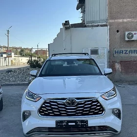 Toyota Highlander 2021