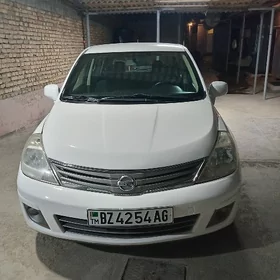 Nissan Versa 2011