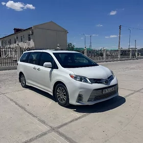Toyota Sienna 2019