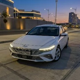 Hyundai Elantra 2025