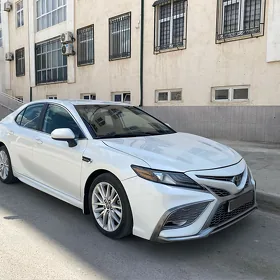 Toyota Camry 2021