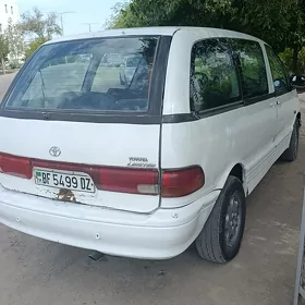 Toyota Previa 1990
