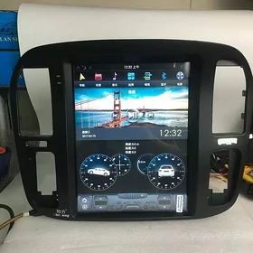 Land Cruiser 100 monitor tesla