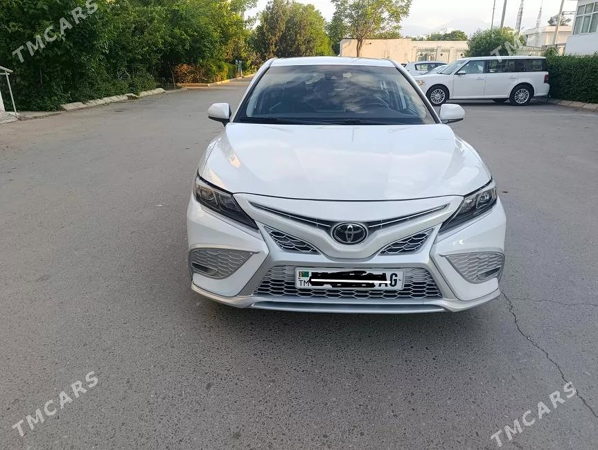 Toyota Camry 2021