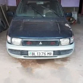 Mitsubishi RVR 1995