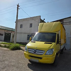 Mercedes-Benz Sprinter 2011