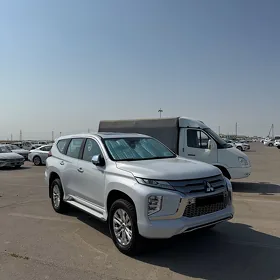 Mitsubishi Pajero 2020