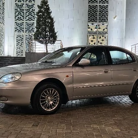 Daewoo Leganza 1998