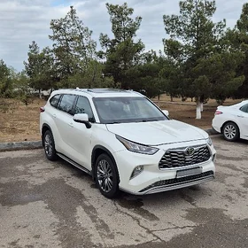 Toyota Highlander 2021