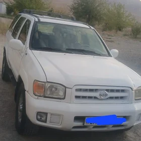 Nissan Pathfinder 2000