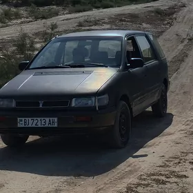 Mitsubishi Chariot 1997