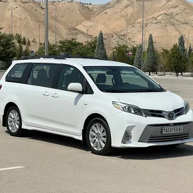 Toyota Sienna 2018