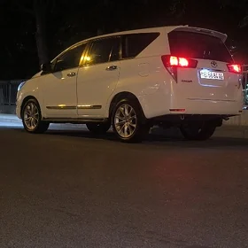 Toyota Innova 2020