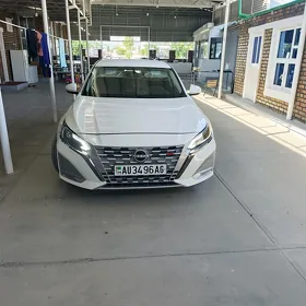 Nissan Altima 2020