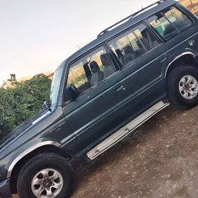 Mitsubishi Montero 1995