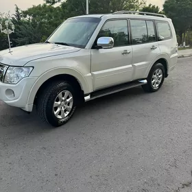 Mitsubishi Pajero 2013