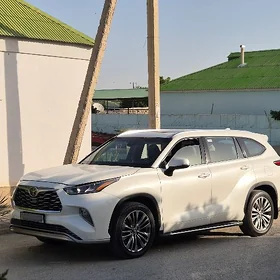 Toyota Highlander 2021