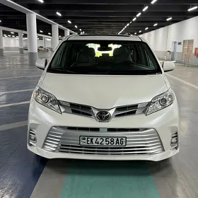 Toyota Sienna 2019