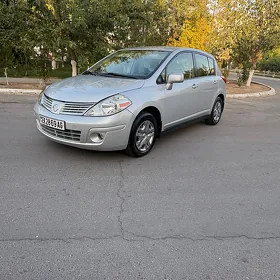 Nissan Versa 2011