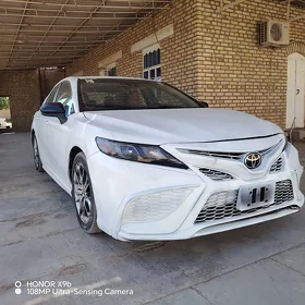 Toyota Camry 2021