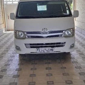 Toyota Hiace 2011