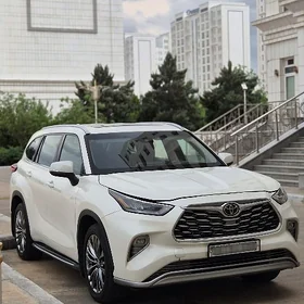 Toyota Highlander 2021