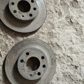 Opel Astra dört deşik