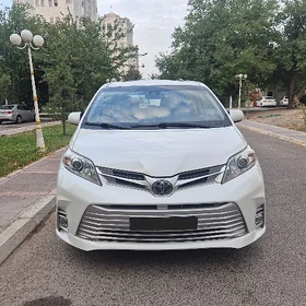 Toyota Sienna 2020