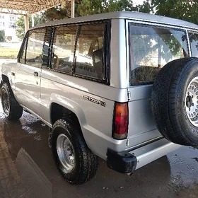 Isuzu Trooper 1990