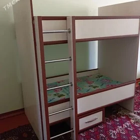iki gat ýatylýan krowat