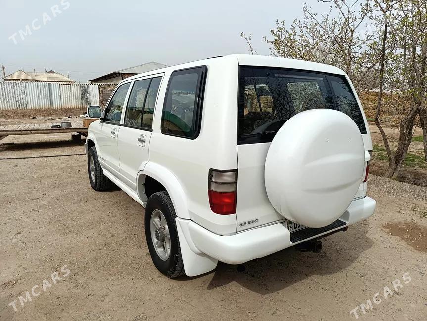 Isuzu Trooper 2000 - 1