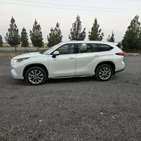 Toyota Highlander 2021