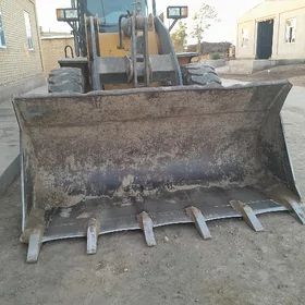 XCMG LW300F 2010