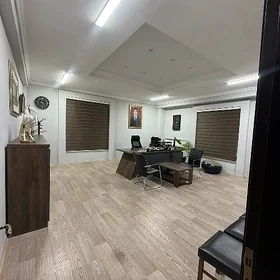 Arenda ofis 590+352 m²