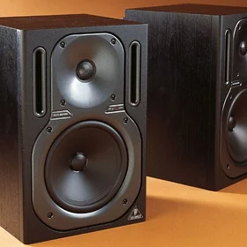 Behringer 2031 studio manitor