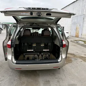 Toyota Sienna 2016