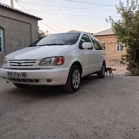 Toyota Sienna 2000