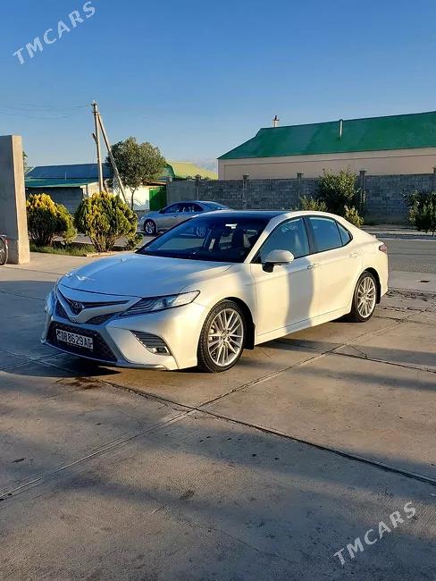 Toyota Camry 2020 - 1