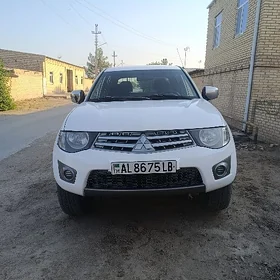 Mitsubishi L200 2010