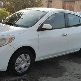 Nissan Versa 2012