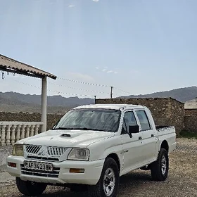 Mitsubishi L200 2004