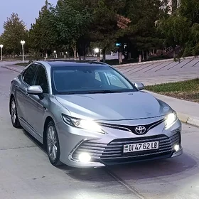 Toyota Camry 2021