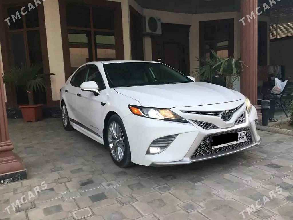 Toyota Camry 2019