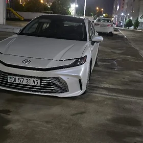Toyota Camry Hybrid 2025