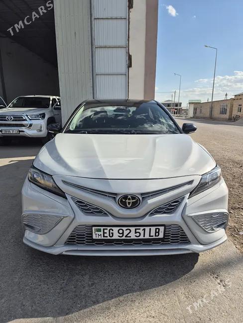 Toyota Camry 2021
