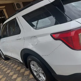 Ford Explorer 2023