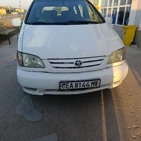 Toyota Sienna 2002