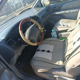 Toyota Sienna 2000
