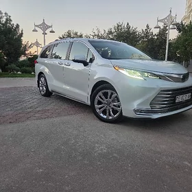 Toyota Sienna 2024