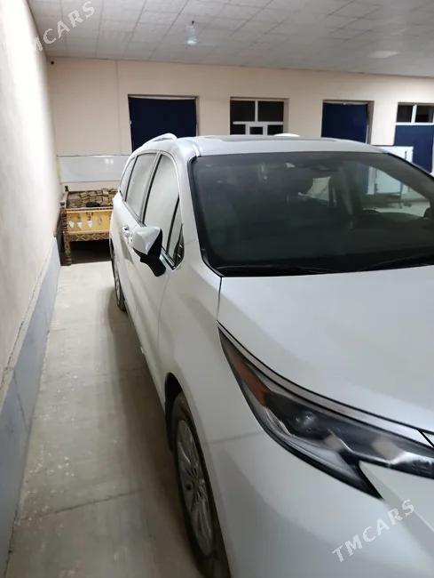Toyota Sienna 2023